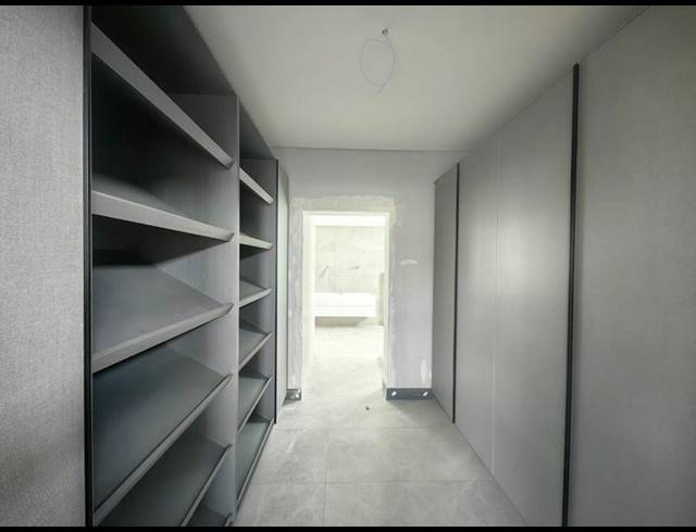 5 BEDROOM HOUSE FOR SALE IN MIDSTREAM HEIGHTS